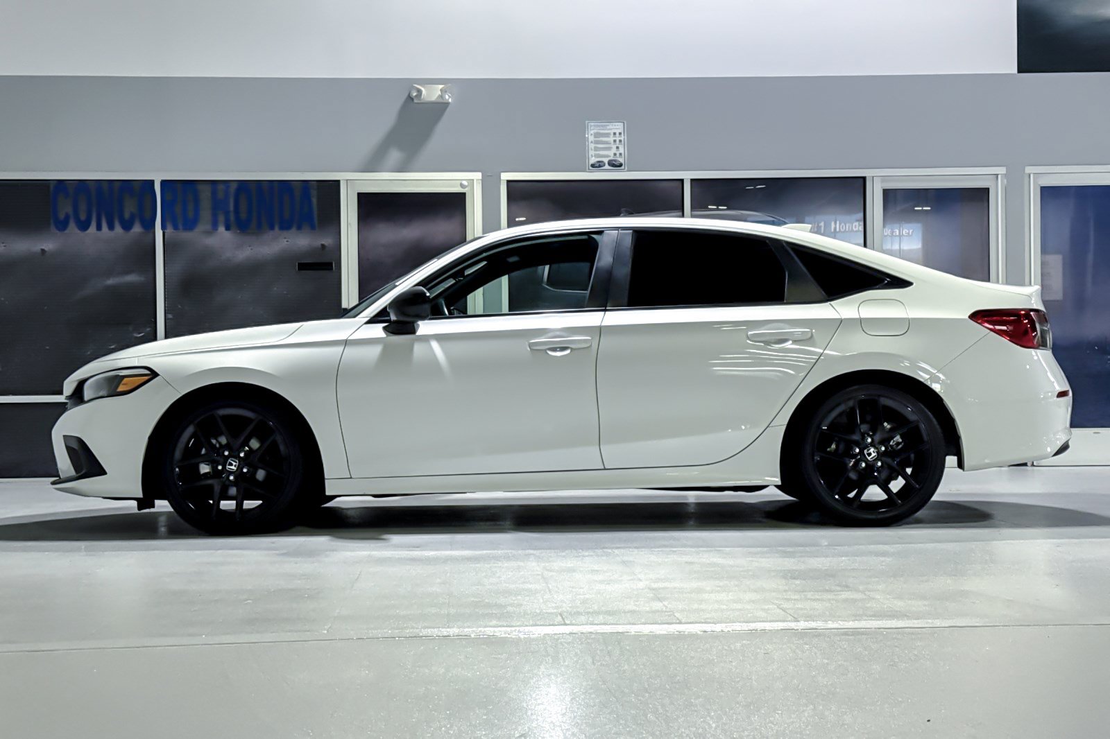 Used 2024 Honda Civic Sport image 2
