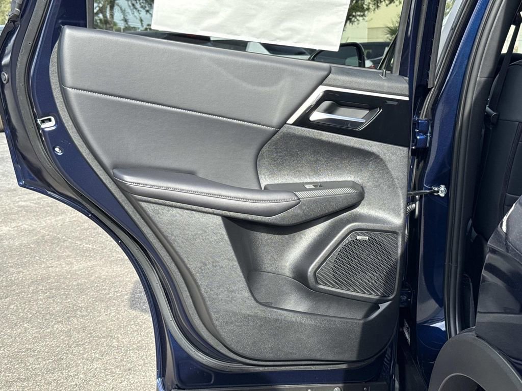 New 2026 Mitsubishi Outlander SE image 11