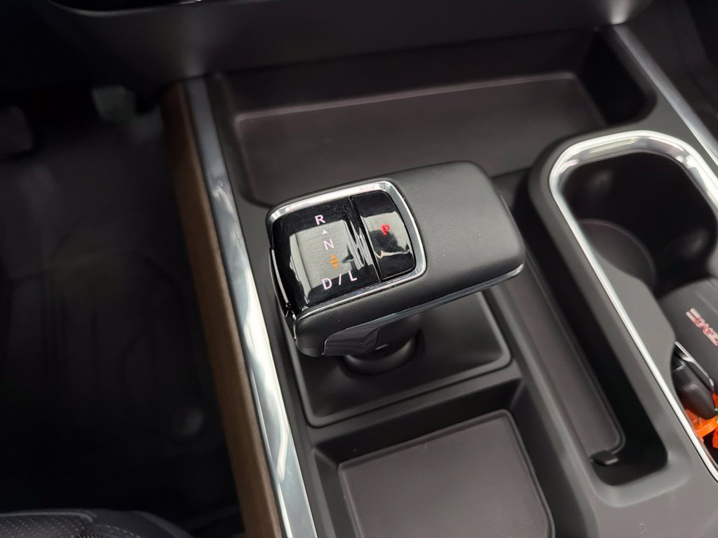 Used 2023 Chevrolet Silverado 1500 High Country w/ High Country Premium Package AWD/4WD image 15