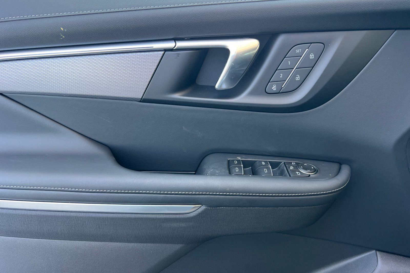 New 2026 Buick Enclave Sport Touring w/ Power Package image 9