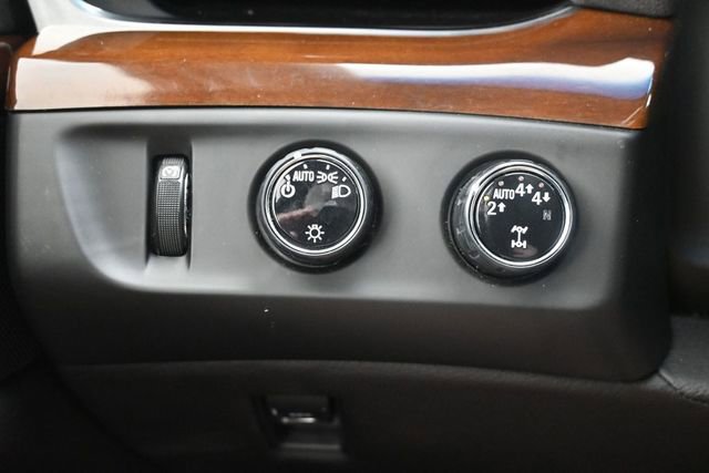 Used 2019 Cadillac Escalade Premium Luxury w/ Escalade Sport Edition AWD/4WD image 28