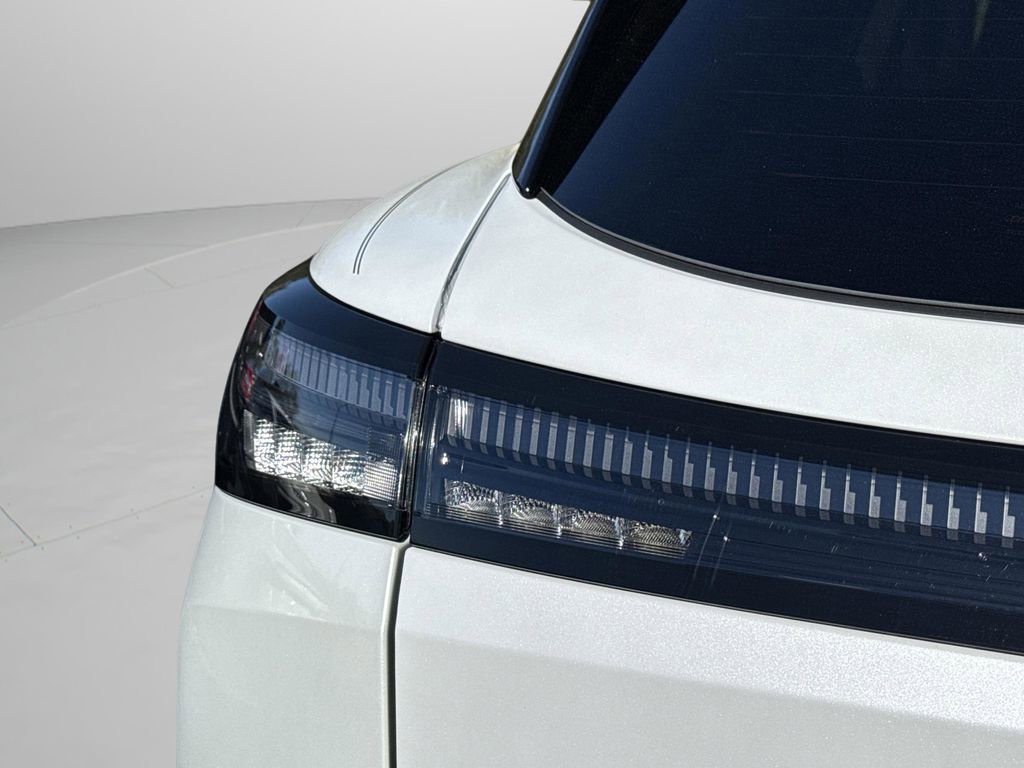 Used 2025 Nissan Murano SV image 18