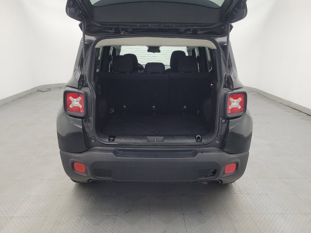 Used 2017 Jeep Renegade Latitude FWD image 29