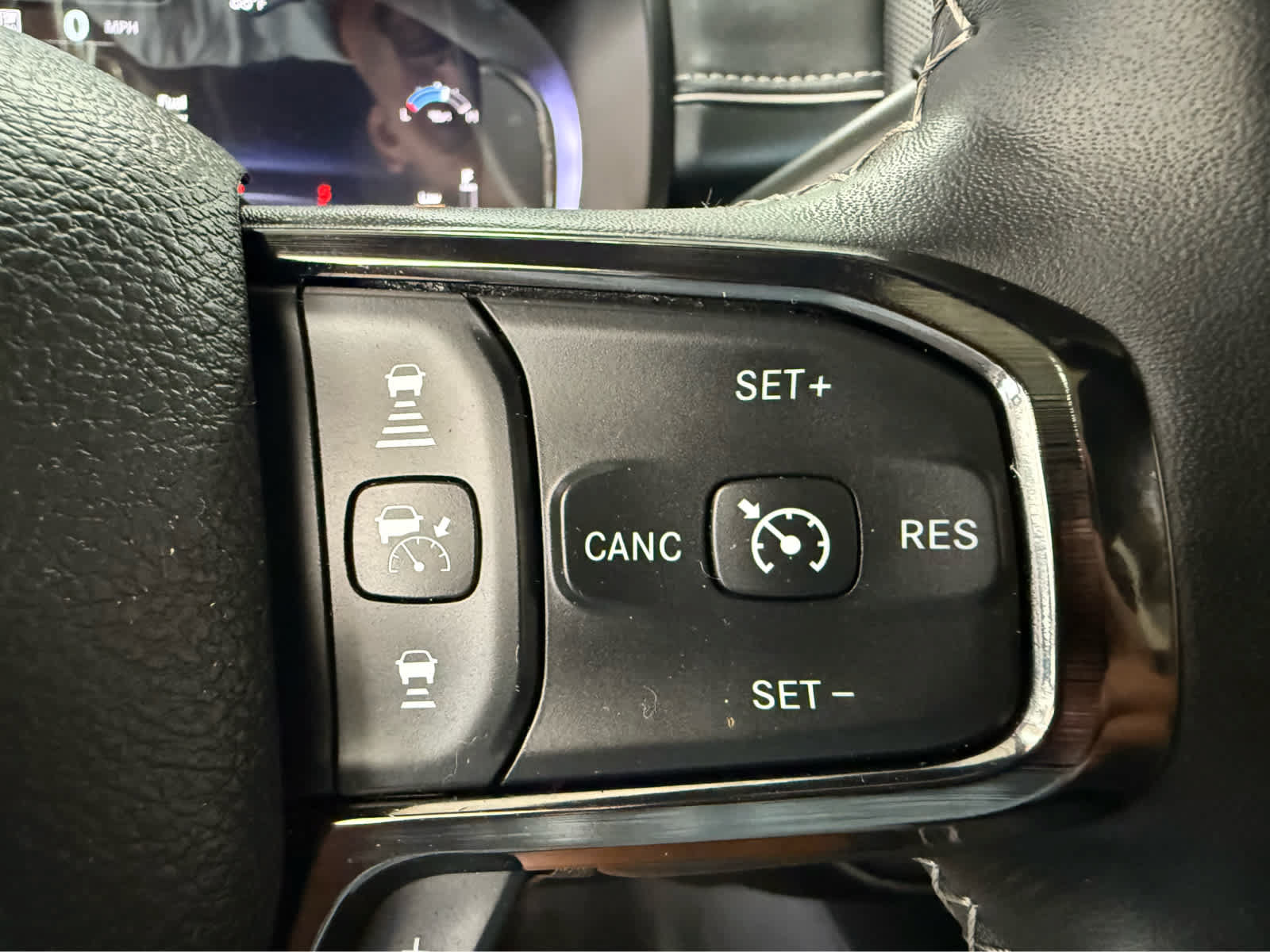 Used 2025 RAM 3500 Limited AWD/4WD image 15