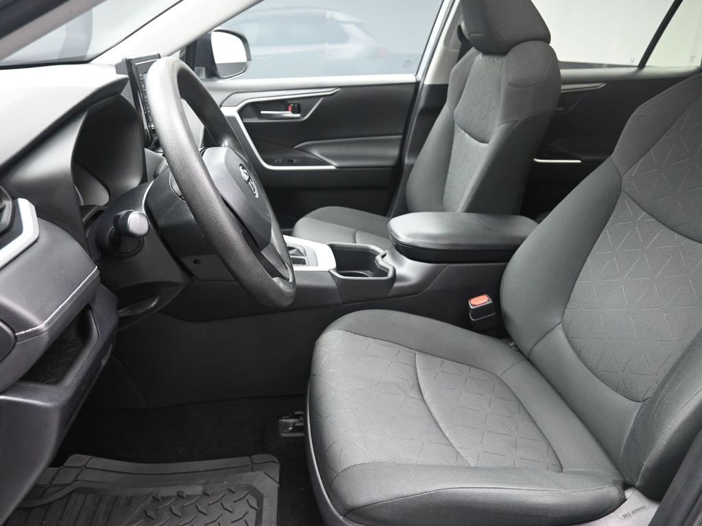 Used 2022 Toyota RAV4 XLE image 18