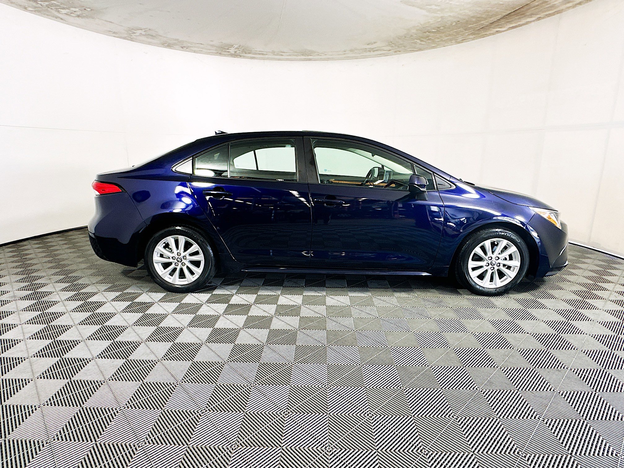 Used 2023 Toyota Corolla LE w/ LE Premium Package FWD image 2