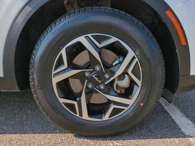 Used 2024 Kia Sportage LX image 11