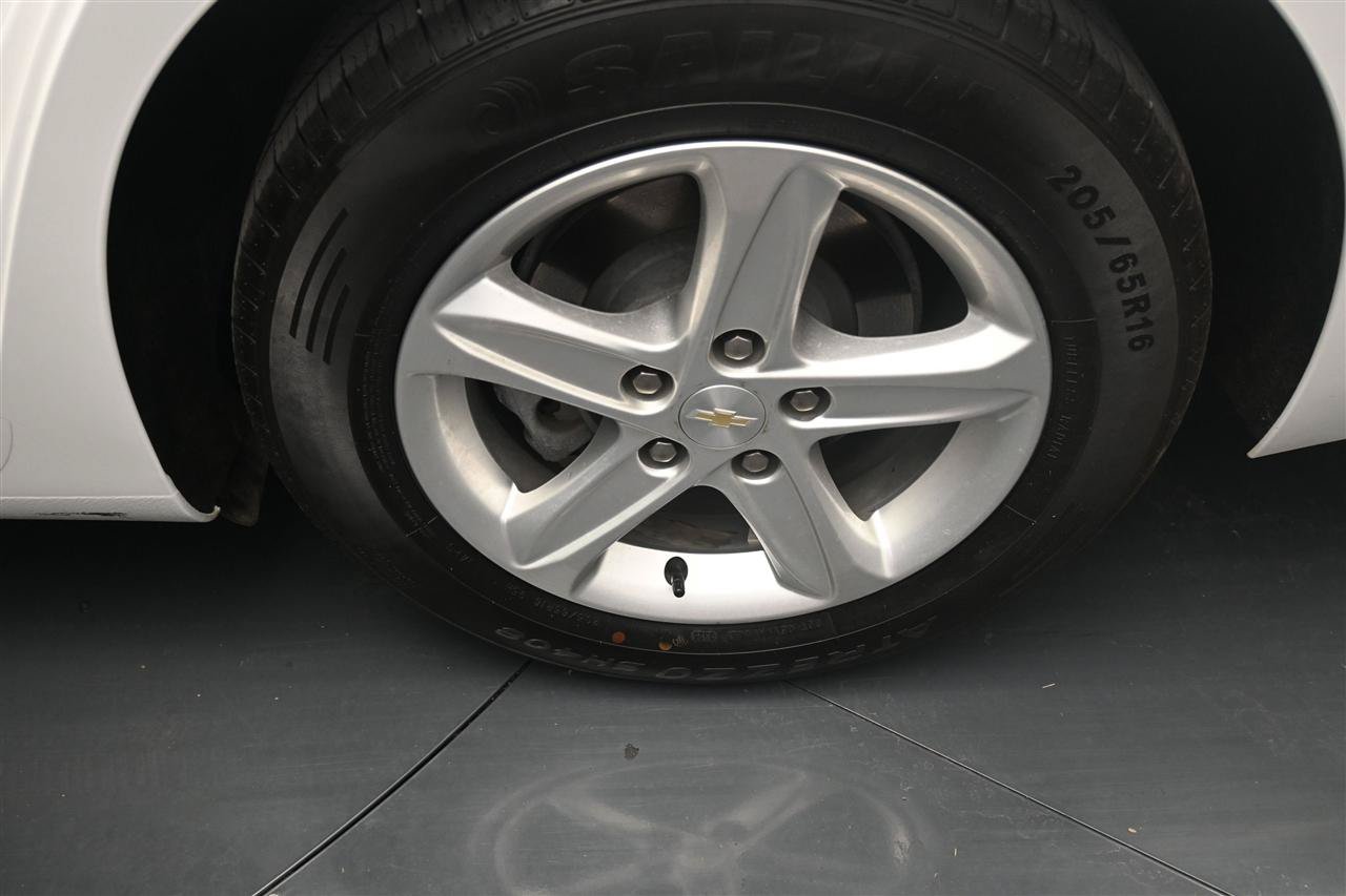 Used 2023 Chevrolet Malibu LS FWD image 18