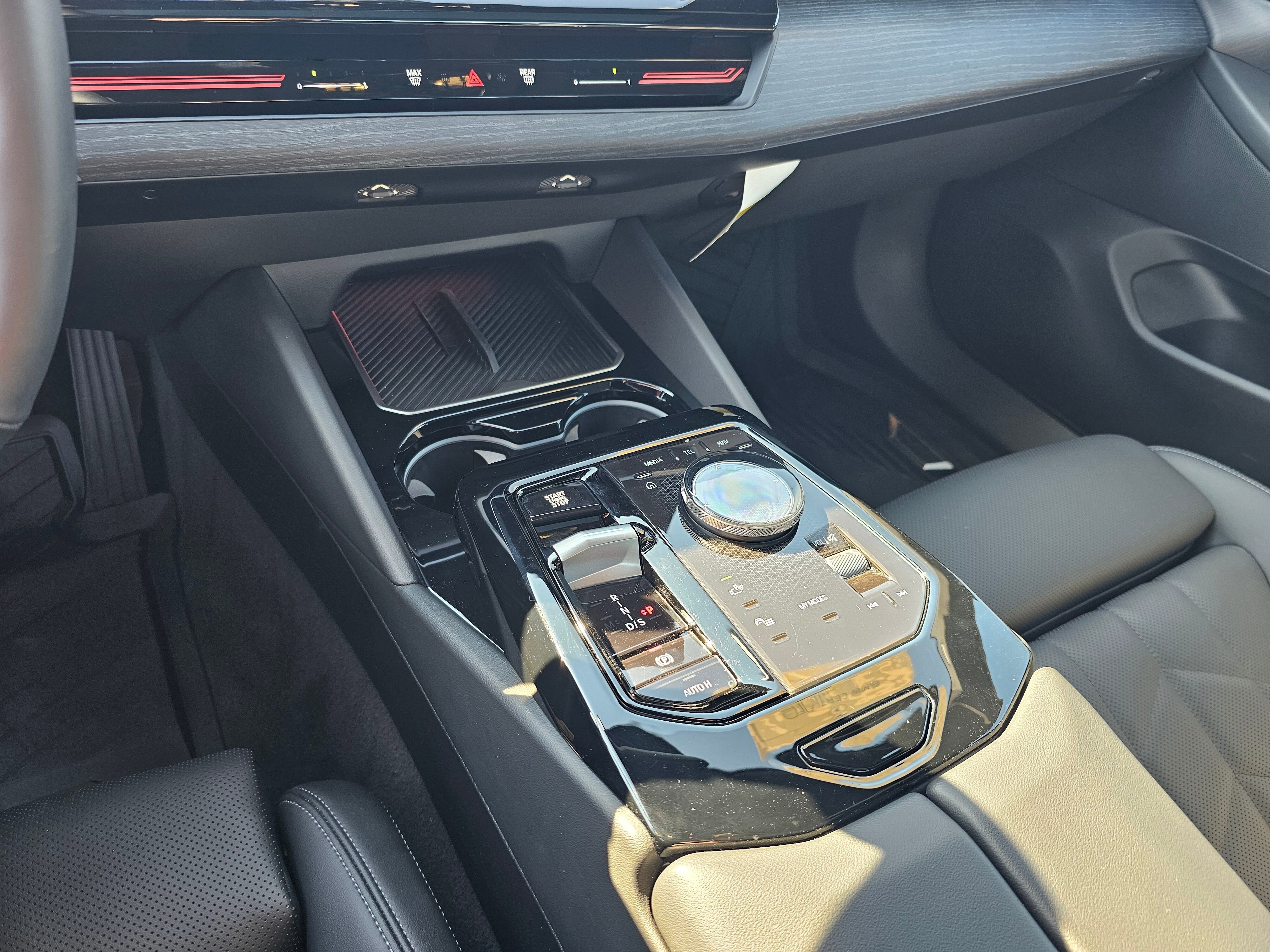 Certified 2025 BMW 530i xDrive w/ Premium Package image 22