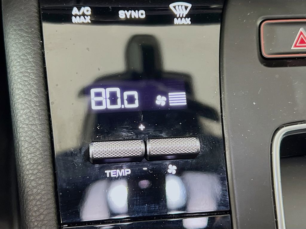 Certified 2025 Porsche Macan image 18