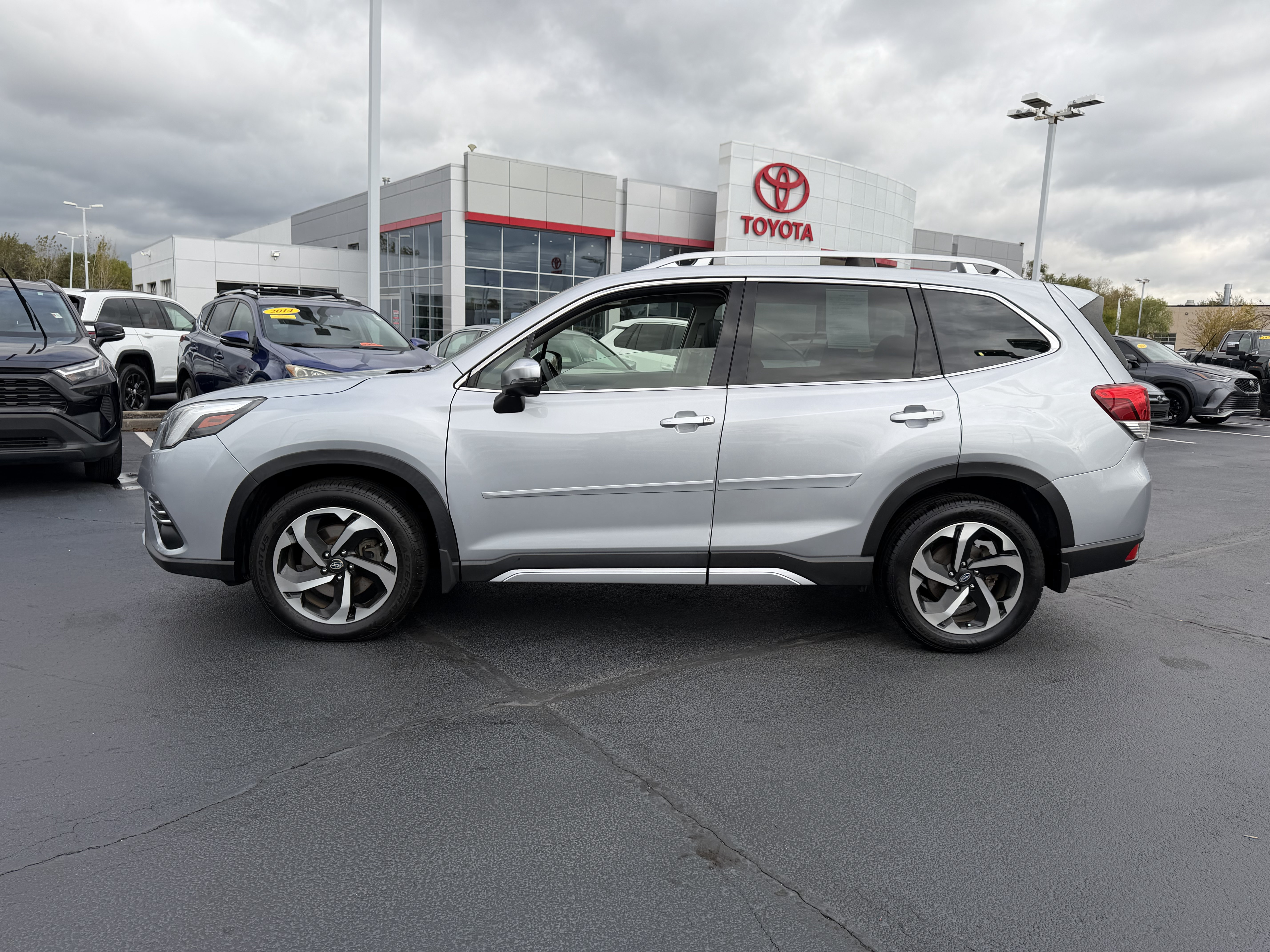 Used 2022 Subaru Forester Touring AWD/4WD image 4
