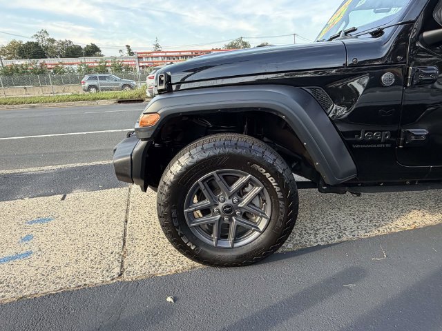 Used 2024 Jeep Wrangler Unlimited Sport AWD/4WD image 7