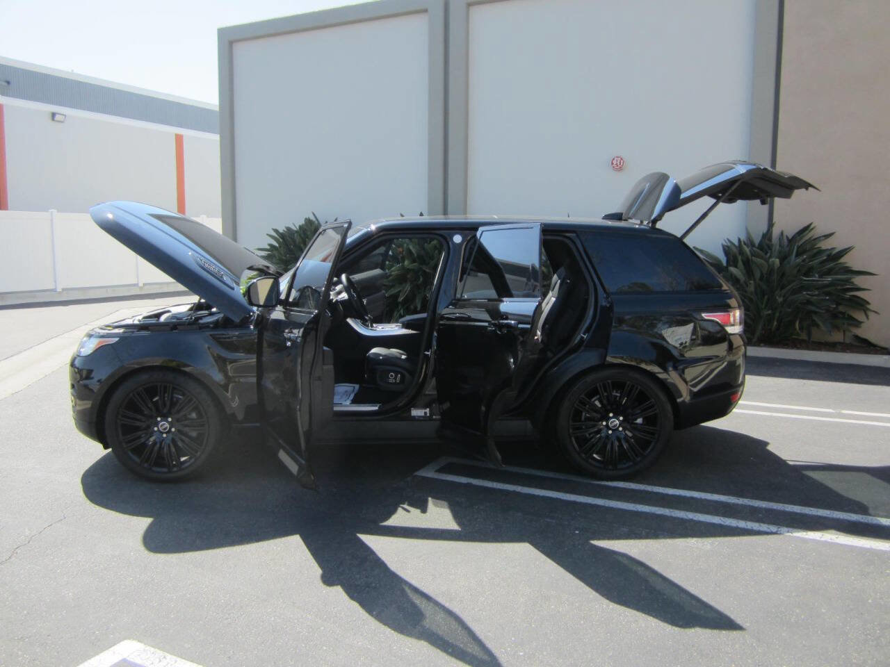 Used 2017 Land Rover Range Rover Sport HSE image 9