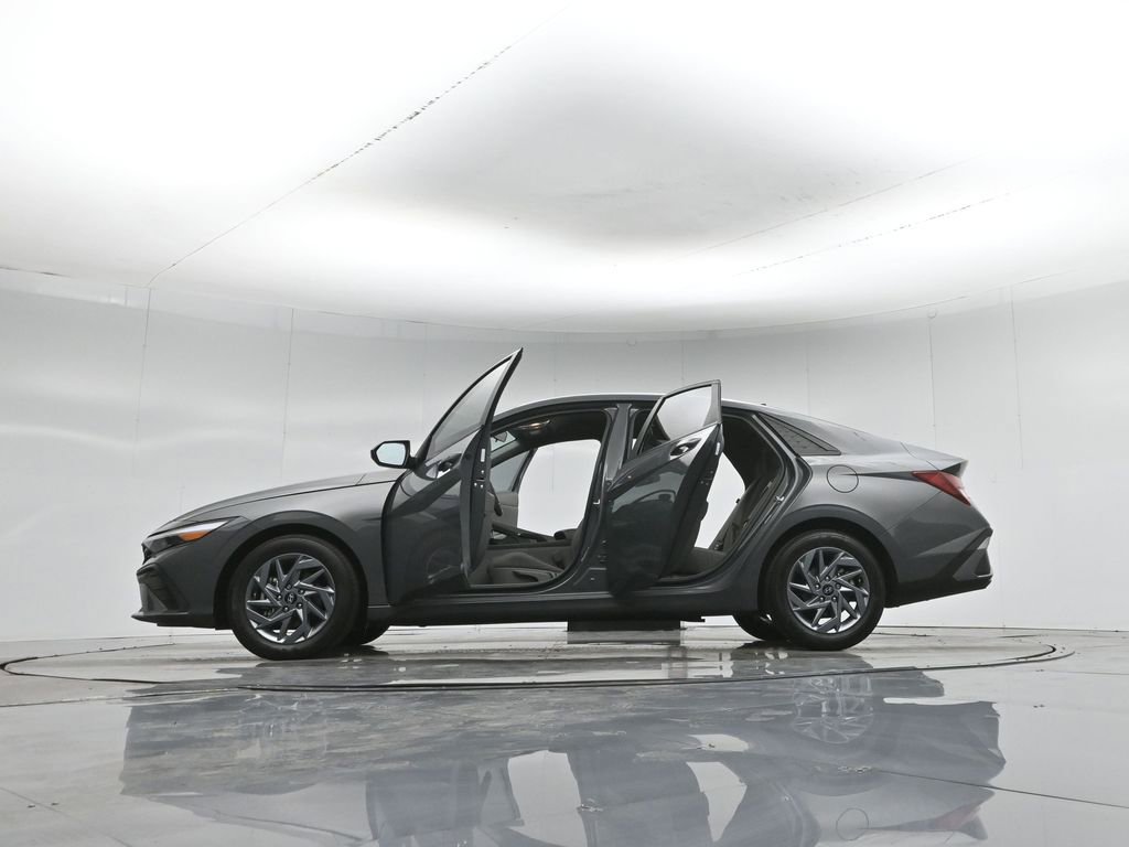 Used 2024 Hyundai Elantra SEL image 8