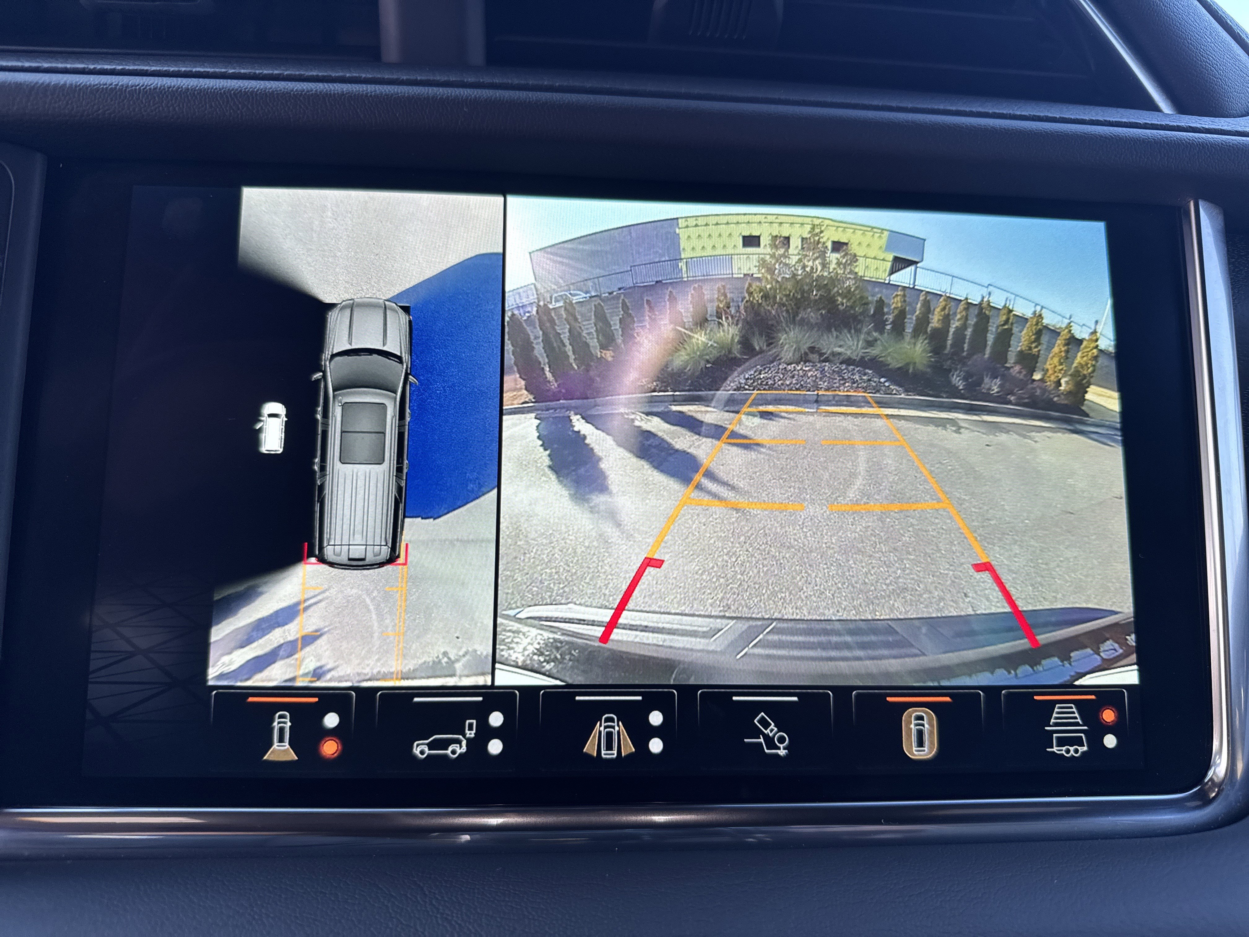 Used 2024 GMC Yukon Denali w/ Advanced Technology Package image 25