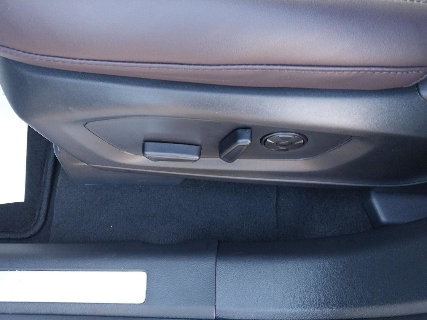 New 2026 Ford Explorer Platinum image 8