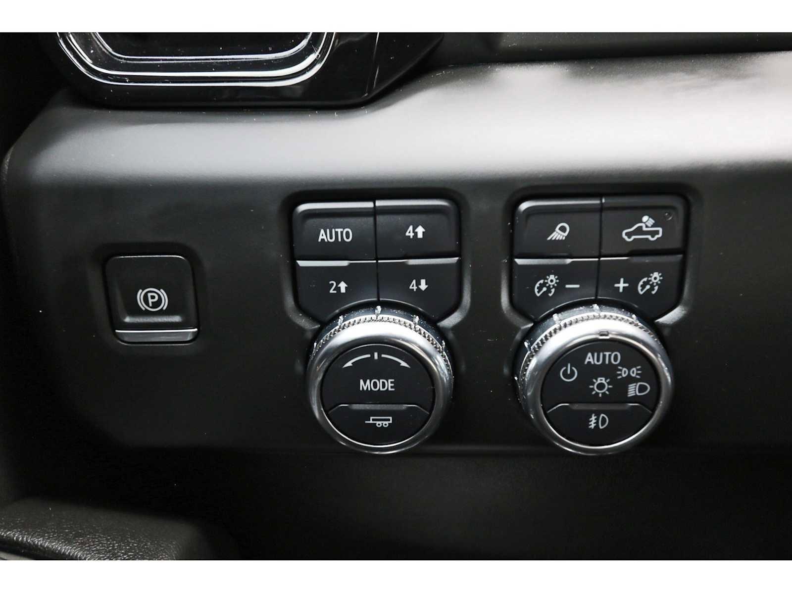 Used 2024 GMC Sierra 1500 AT4 w/ Technology Package image 18