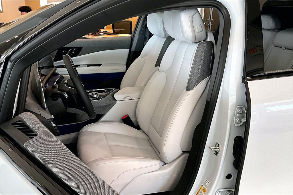 New 2027 Cadillac Optiq Sport w/ LPO, Floor Liner Package AWD/4WD image 25