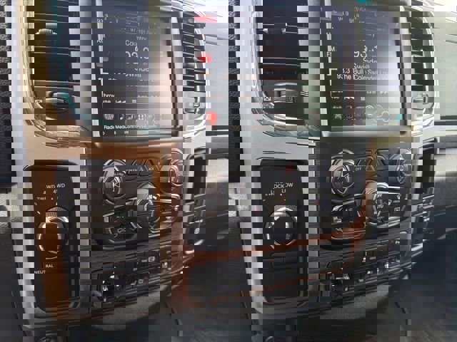 Used 2014 RAM 3500 Laramie w/ Cold Weather Group AWD/4WD image 23