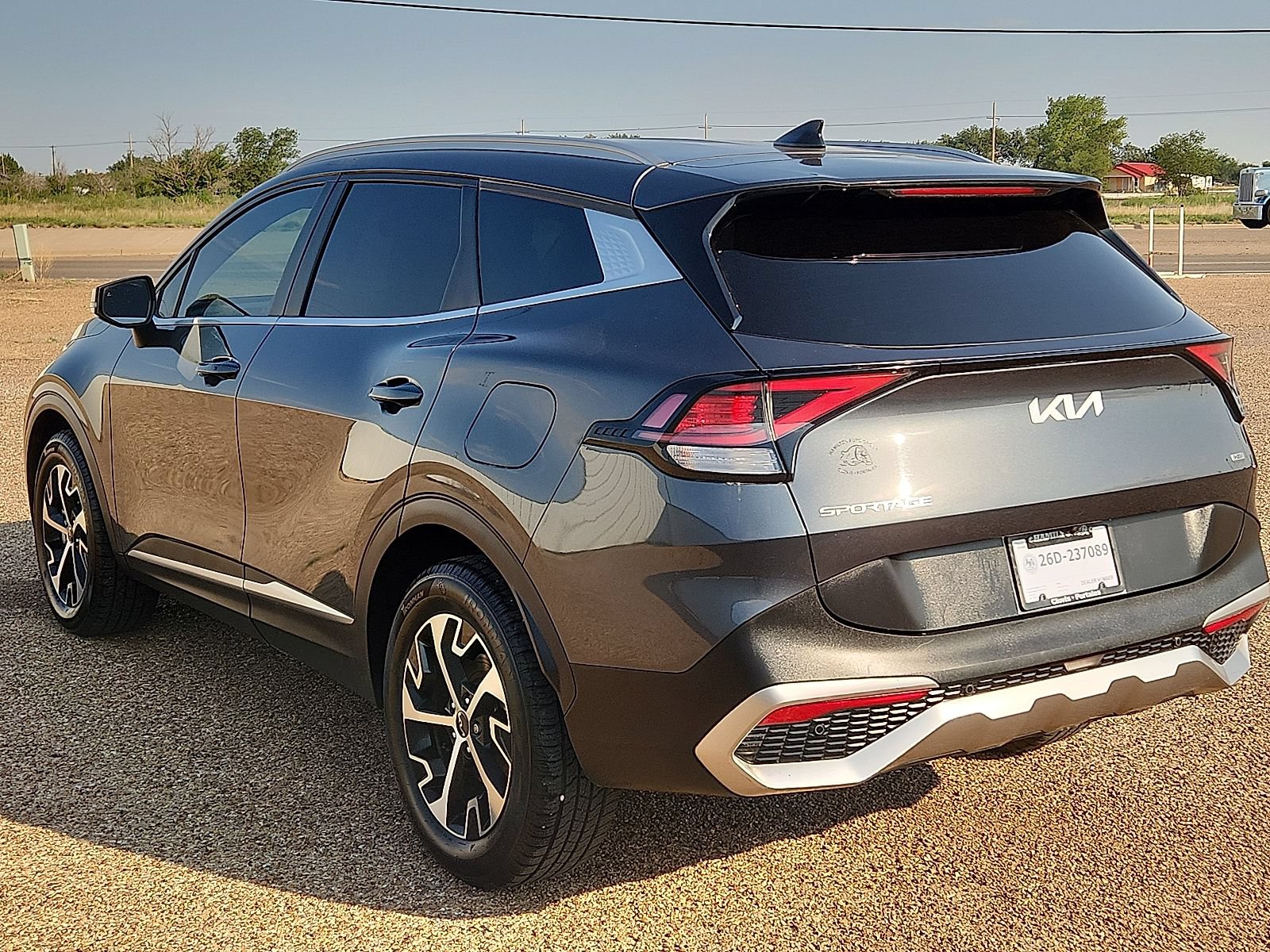 Used 2023 Kia Sportage EX AWD/4WD image 3