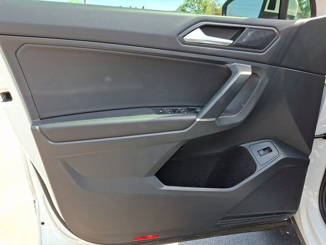 Used 2020 Volkswagen Tiguan SE AWD/4WD image 13