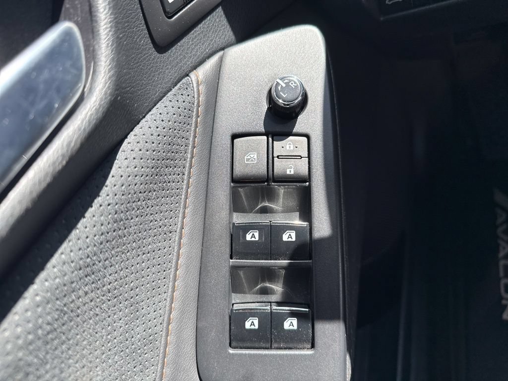 Used 2019 Toyota Avalon Touring w/ All Weather Liner Package FWD image 9