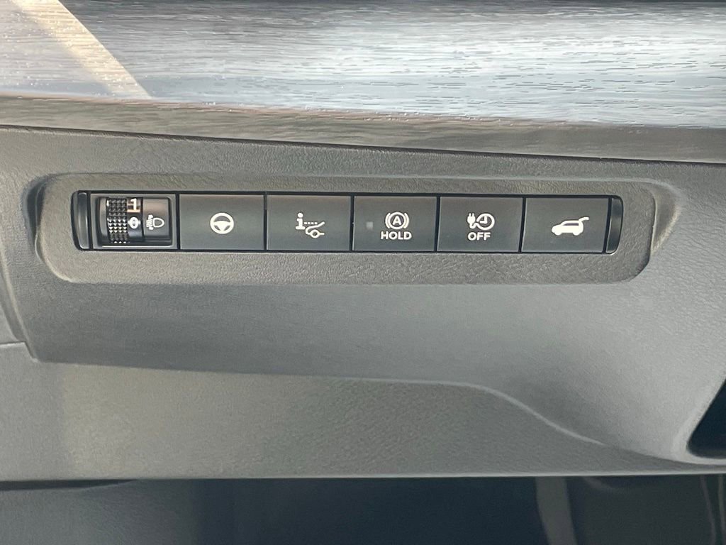 Used 2024 Nissan Ariya AWD image 29