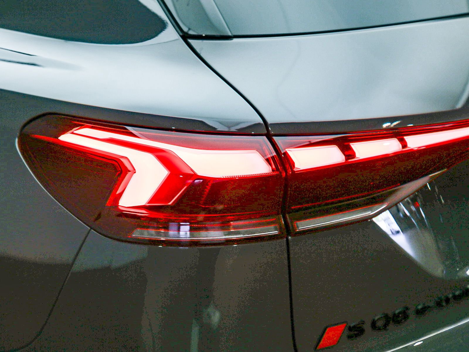 New 2027 Audi SQ6 e-tron Premium Plus AWD/4WD image 13