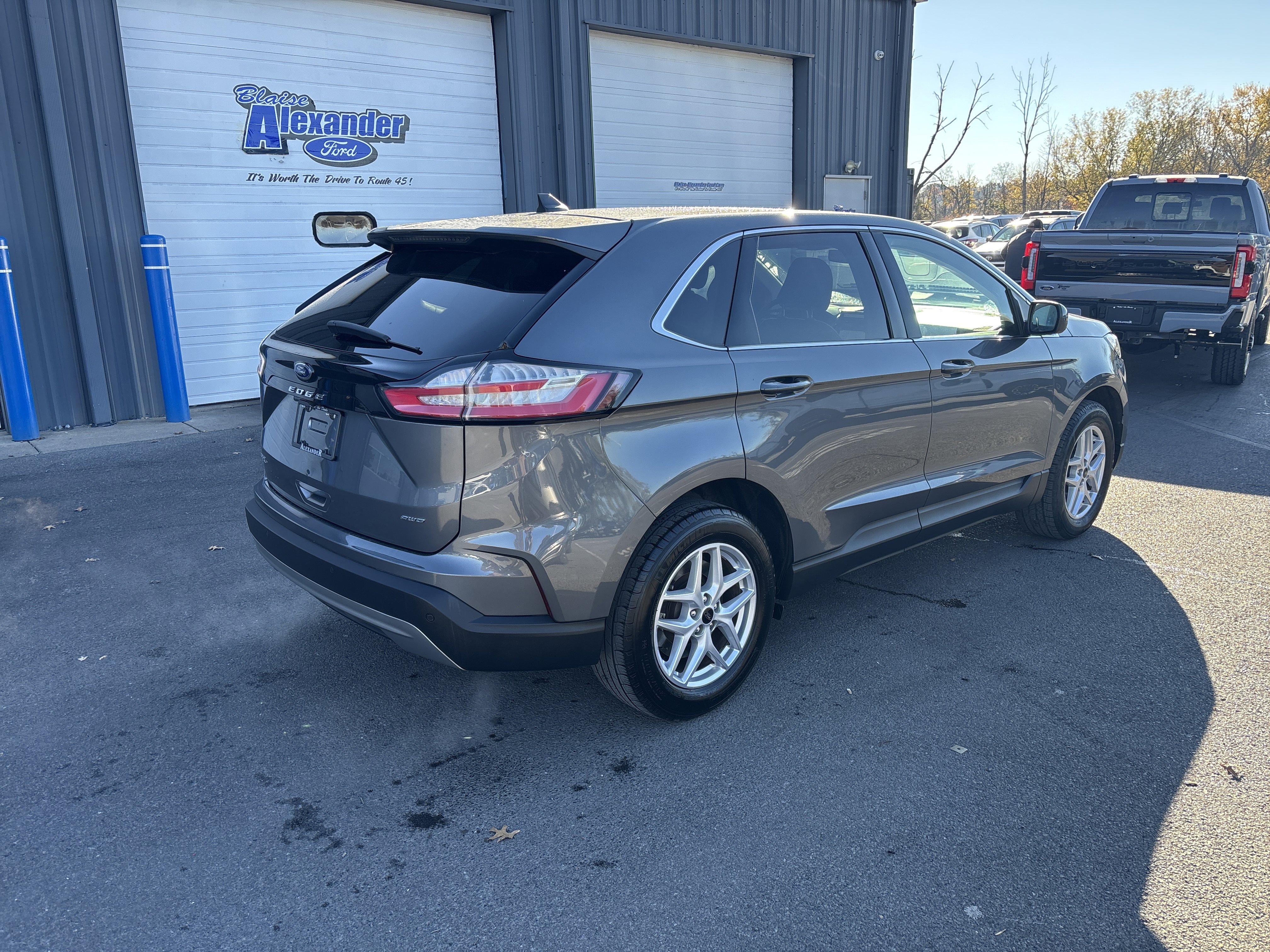 Used 2024 Ford Edge SEL image 3