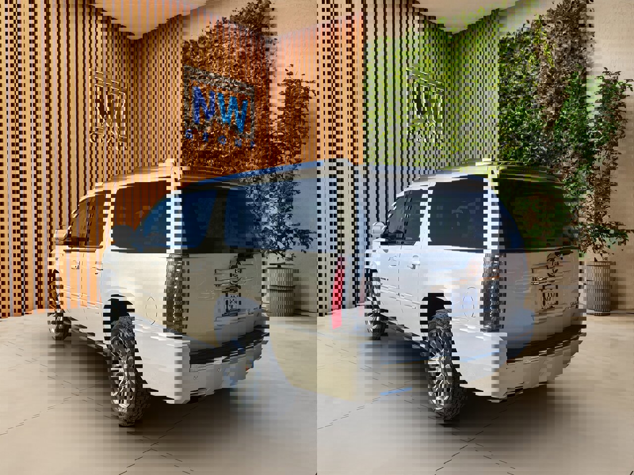 Used 2014 Cadillac Escalade ESV Premium image 45