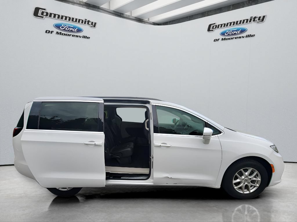 Used 2022 Chrysler Pacifica Touring-L FWD image 33