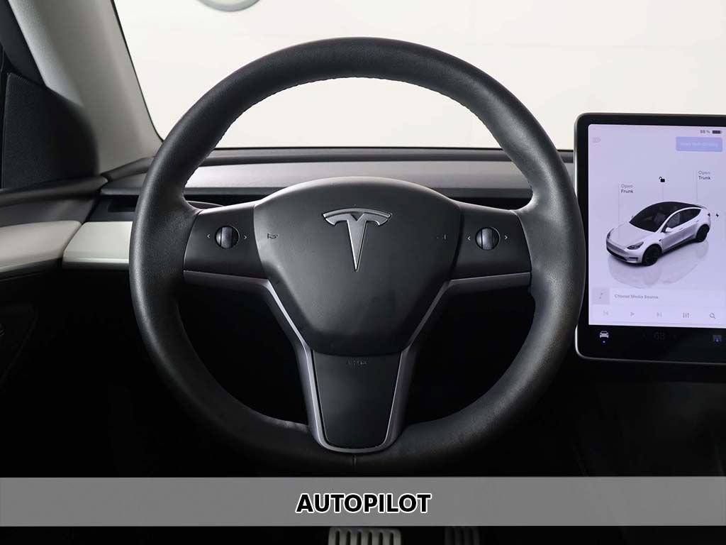 Used 2023 Tesla Model Y Performance AWD/4WD image 3