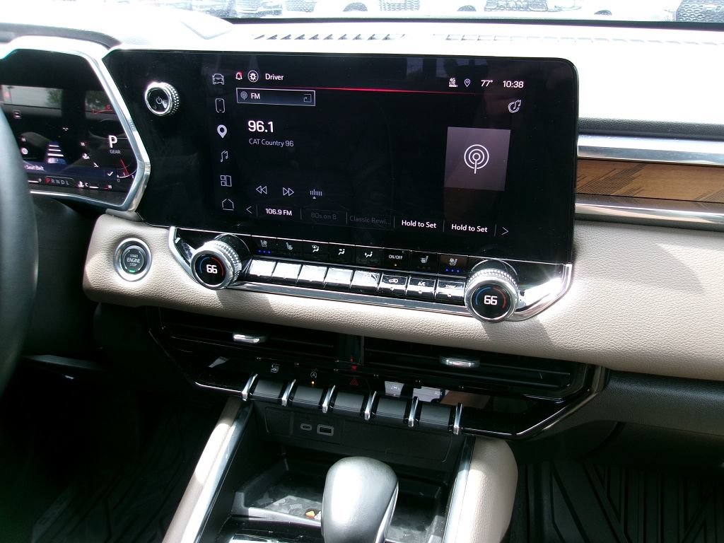 Used 2025 GMC Canyon Denali AWD/4WD image 13