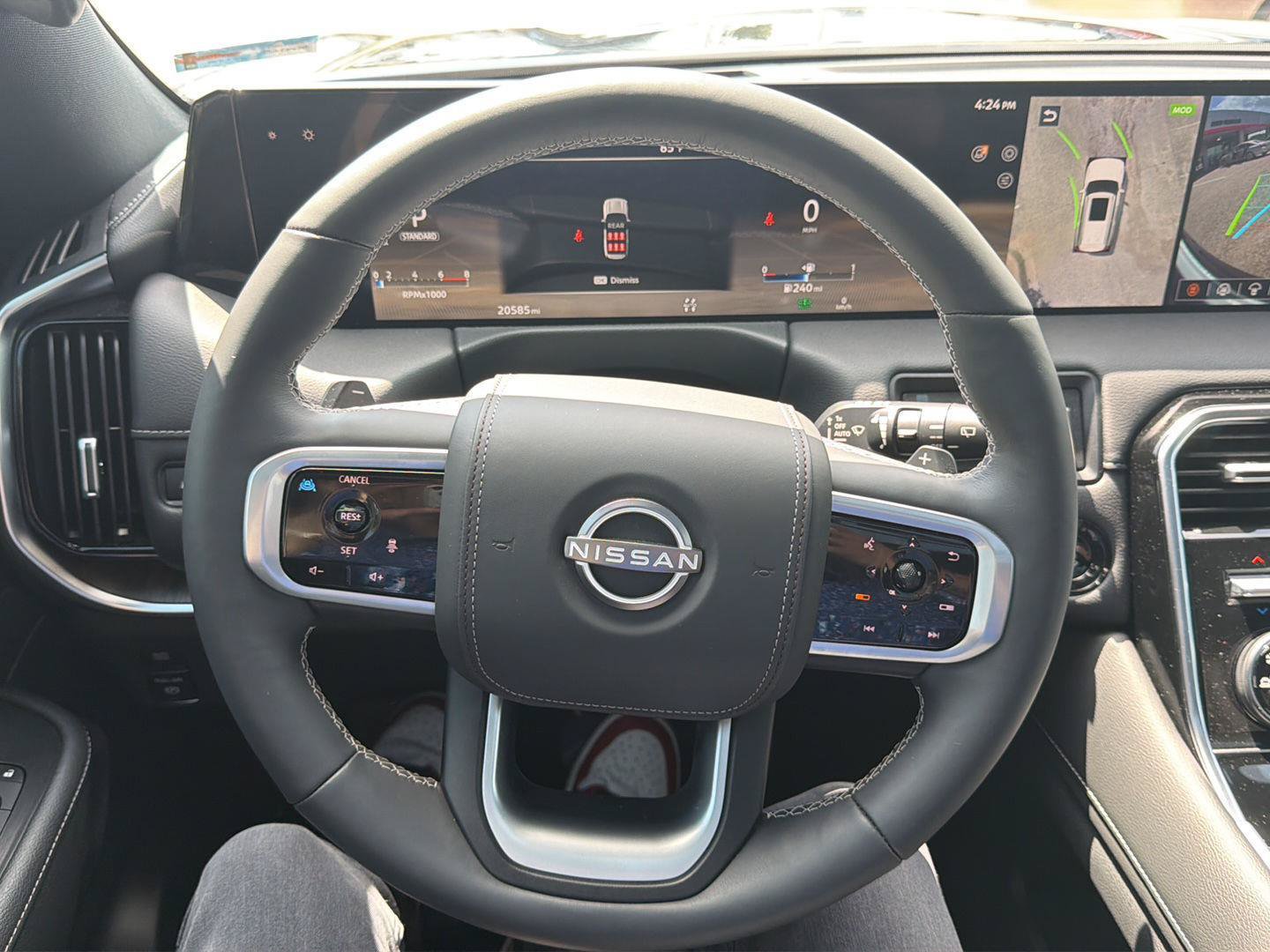 Used 2025 Nissan Armada Platinum Reserve AWD/4WD image 24