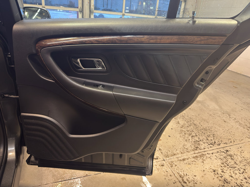 Used 2017 Ford Taurus Limited FWD image 25