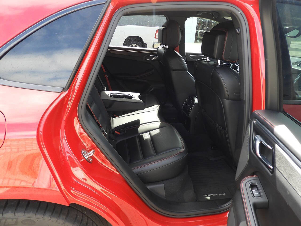 Used 2018 Porsche Macan GTS AWD/4WD image 32