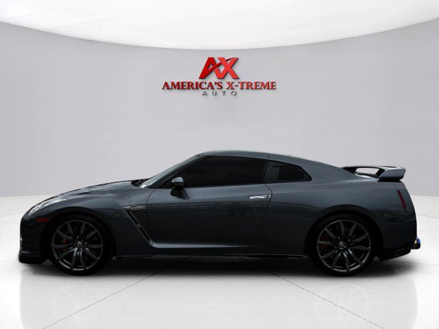 Used 2013 Nissan GT-R Premium image 2