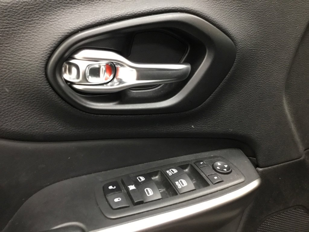 Used 2021 Jeep Cherokee Latitude Lux AWD/4WD image 7