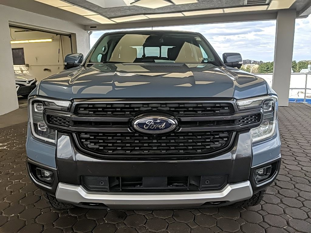 Used 2025 Ford Ranger Lariat w/ Trailer Tow Package image 2