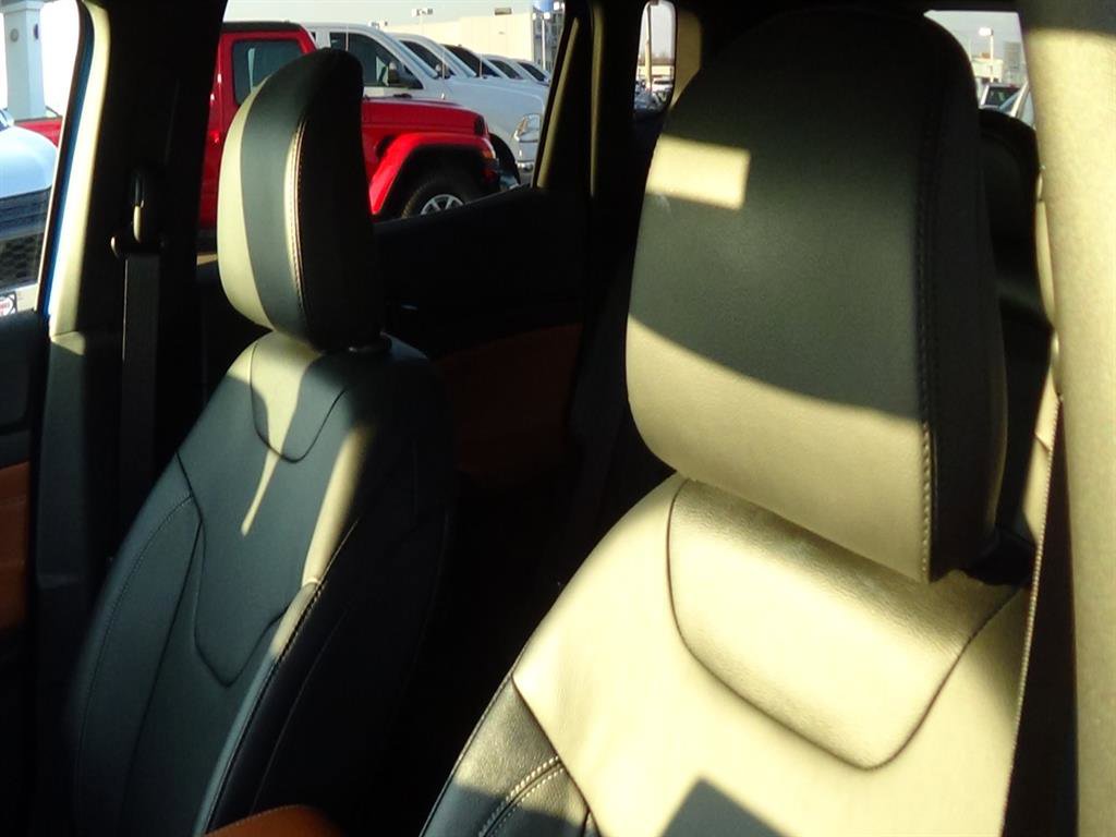 Used 2025 Jeep Compass Limited w/ Elite Group image 19