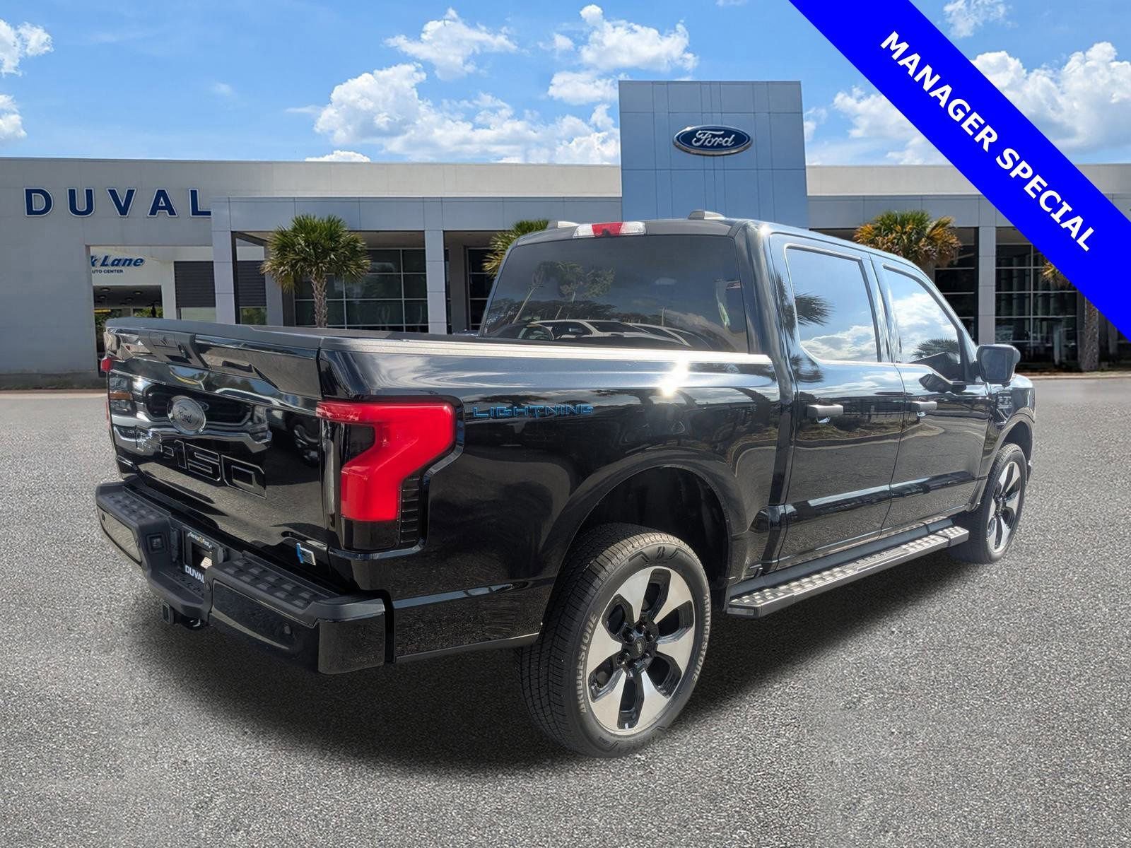 Used 2023 Ford F150 Lightning XLT image 4