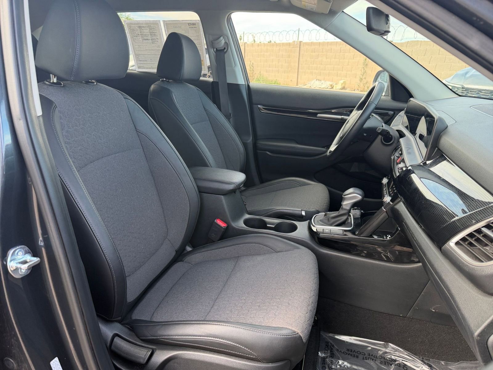 Used 2025 Kia Seltos S image 36