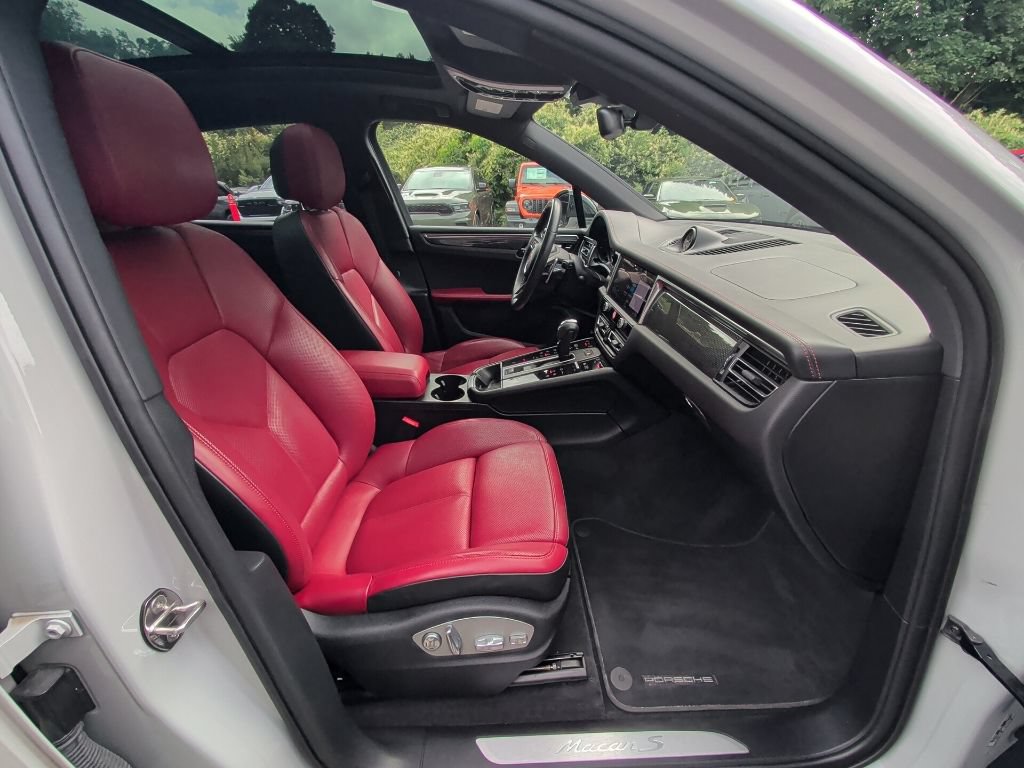 Used 2023 Porsche Macan S AWD/4WD image 16
