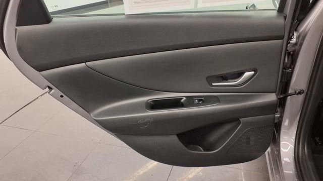Used 2025 Hyundai Elantra SEL image 17