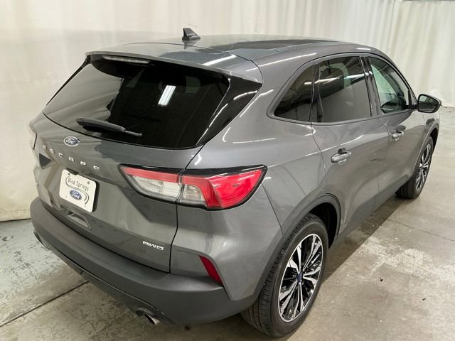 Used 2022 Ford Escape SE w/ SE Sport Appearance Package image 3