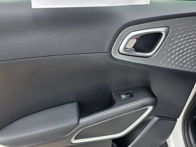 Certified 2025 Kia Soul LX w/ LX Technology Package FWD image 12