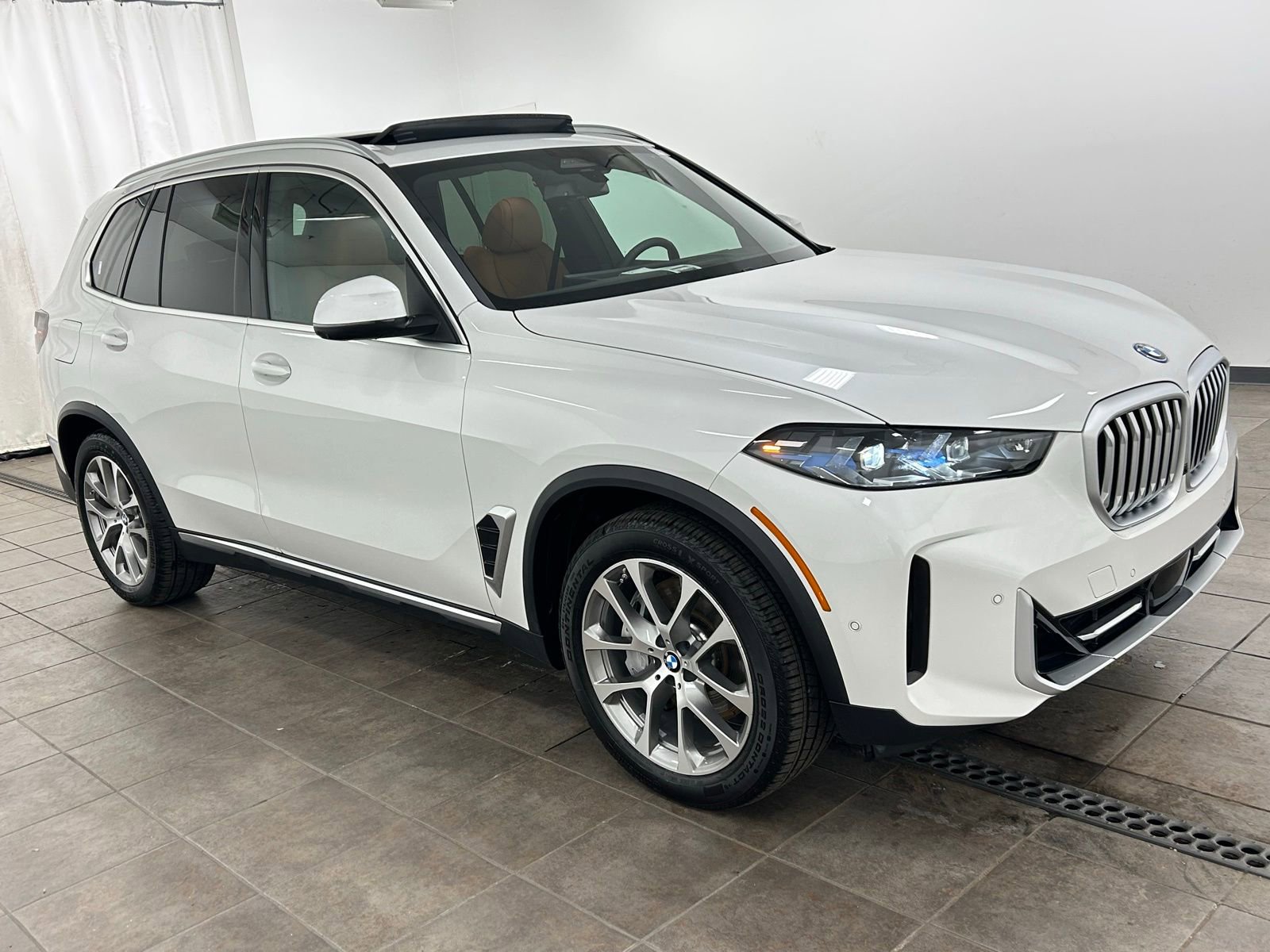 Used 2026 BMW X5 xDrive50e w/ Premium Package image 6