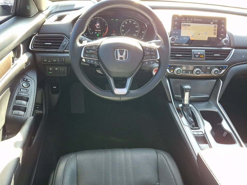 Used 2018 Honda Accord Touring image 2
