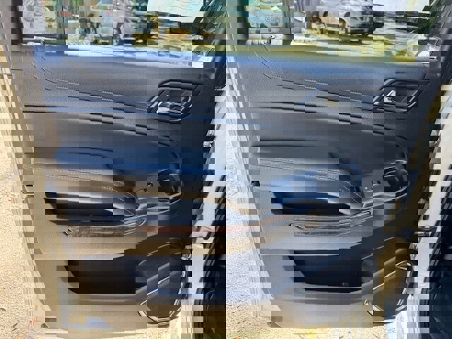 Used 2016 Chevrolet Suburban LT RWD image 12