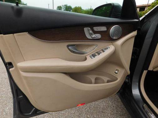 Used 2020 Mercedes-Benz GLC 300 4MATIC image 17